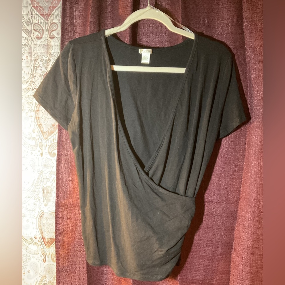 Chic Black Women's Short Sleeve Top